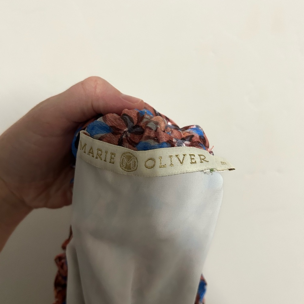 Marie Oliver‎ Kaleidoscope print Long sleeve
Bow tie back
Good preowned - Picture 9 of 9